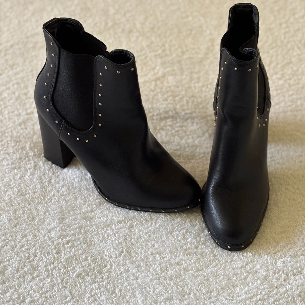 Women’s Ankle Boots Size 7 Color Black